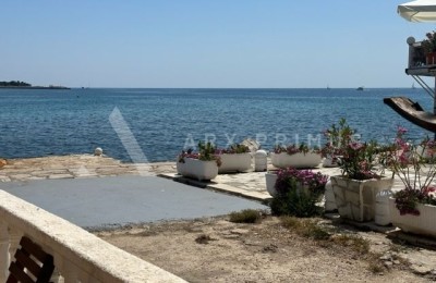 Apartment in Umag in the old town, 1st row to the sea