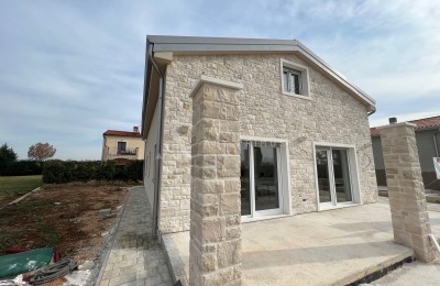 House with swimming pool in a quiet village near Umag