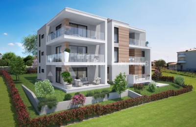 Large ground floor apartment in a top location, Zambratija, Umag