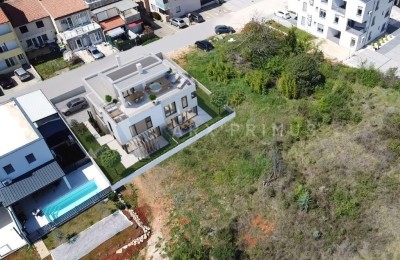 Two-story apartment with a large roof terrace, Umag, Zambratija