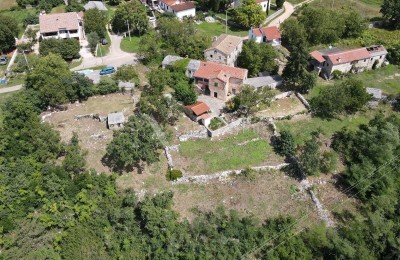 Proprietà vicino a Oprtalj immersa nel verde