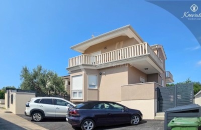 Kuća sa bazenom na odličnoj lokaciji, Zambratija, Umag