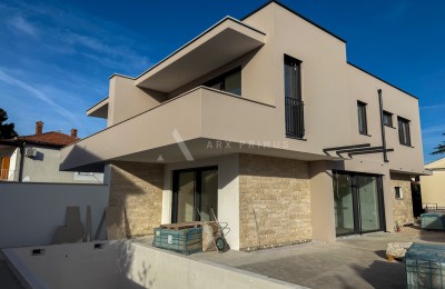 Dvojna kuća na top lokaciji, Punta, Umag