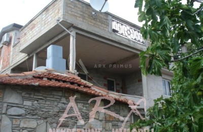 Samostojeća kuća sa tri stana, Bušćina, Umag