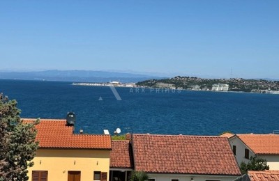 Kuća na odličnoj poziciji s lijepim vrtom, Crveni Vrh, Umag