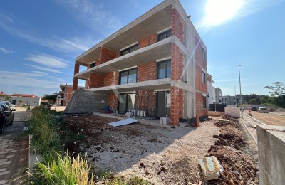 Stanovanje v pritličju z velikim vrtom, Finida, Umag