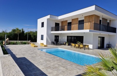Moderna vila s bazenom i pogledom na more, Murine, Umag